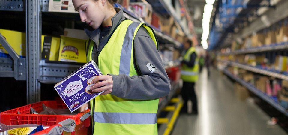 দক্ষতার ভিত্তিতে অভিবাসন নীতি চালু করবে যুক্তরাজ্য