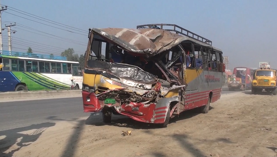 টাঙ্গাইলে বাস-ট্রাক মুখোমুখি সংঘর্ষে নিহত ১