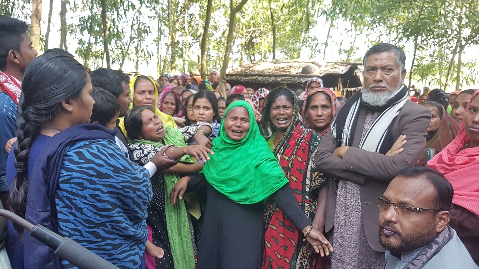 টাঙ্গাইলে সৌদি প্রবাসীর স্ত্রীকে গলা কেটে হত্যা