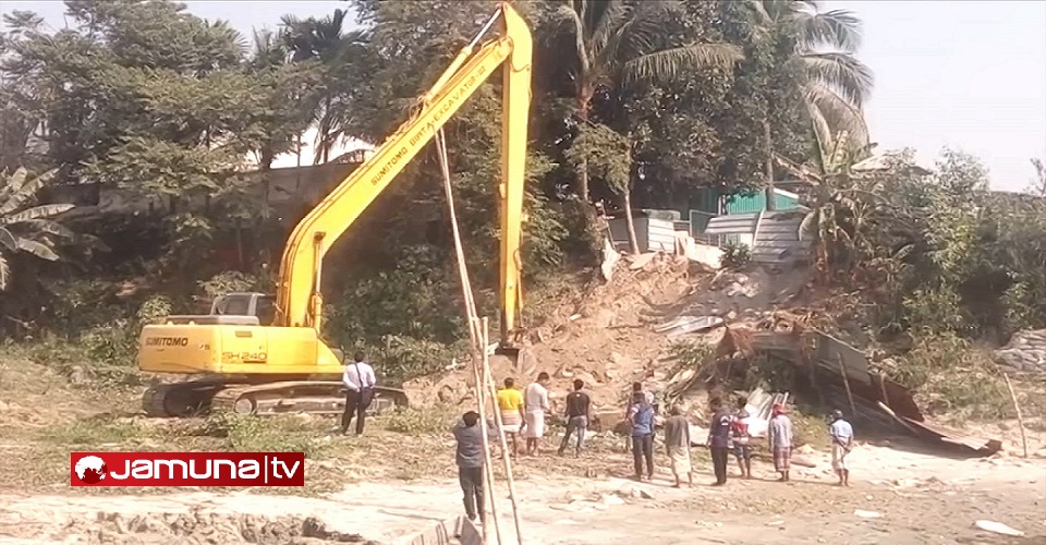 গাজীপুরে শীতলক্ষ্যার তীরে অবৈধ স্থাপনা উচ্ছেদে অভিযান