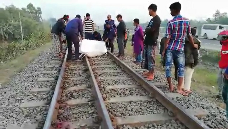 কালিহাতীতে ট্রেনের ধাক্কায় দুইজন নিহত