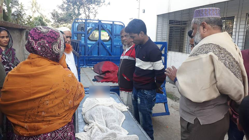 নেত্রকোণায় বাস চাপায় মা-ছেলে নিহত