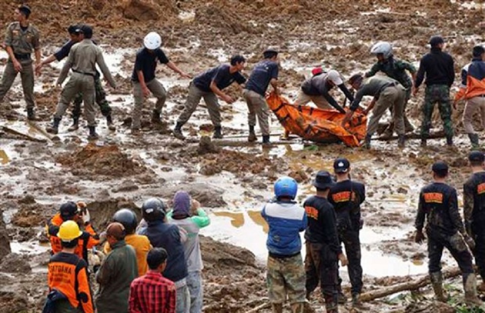 ইন্দোনেশিয়ায় বন্যায় মৃতের সংখ্যা বেড়ে দাঁড়িয়েছে ৬৮ জনে