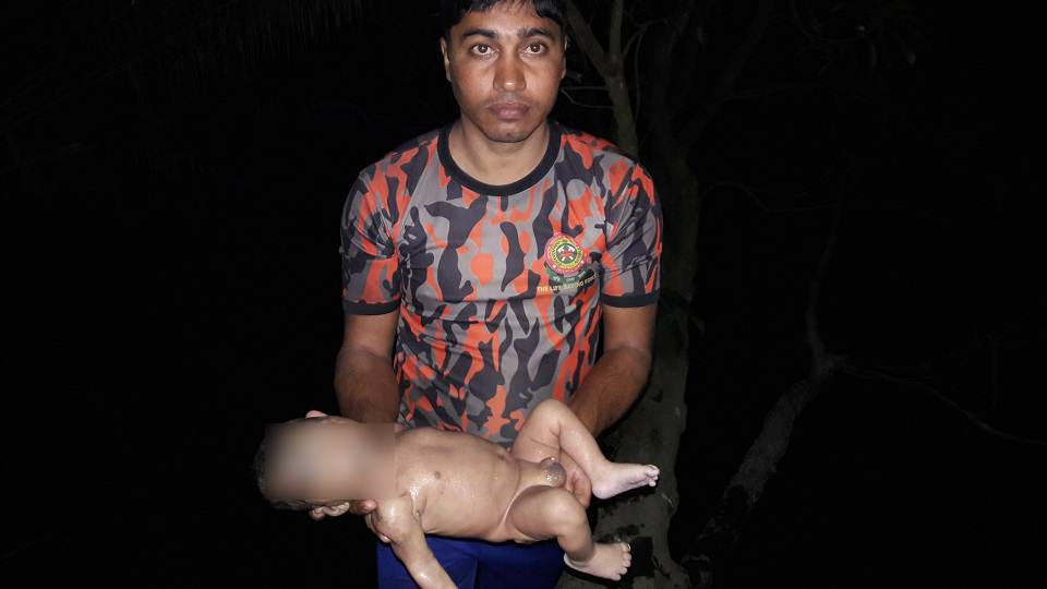 প্রতিপক্ষকে ফাঁসাতে এক মাসের শিশুকে পানিতে ফেলে হত্যা করলো মা