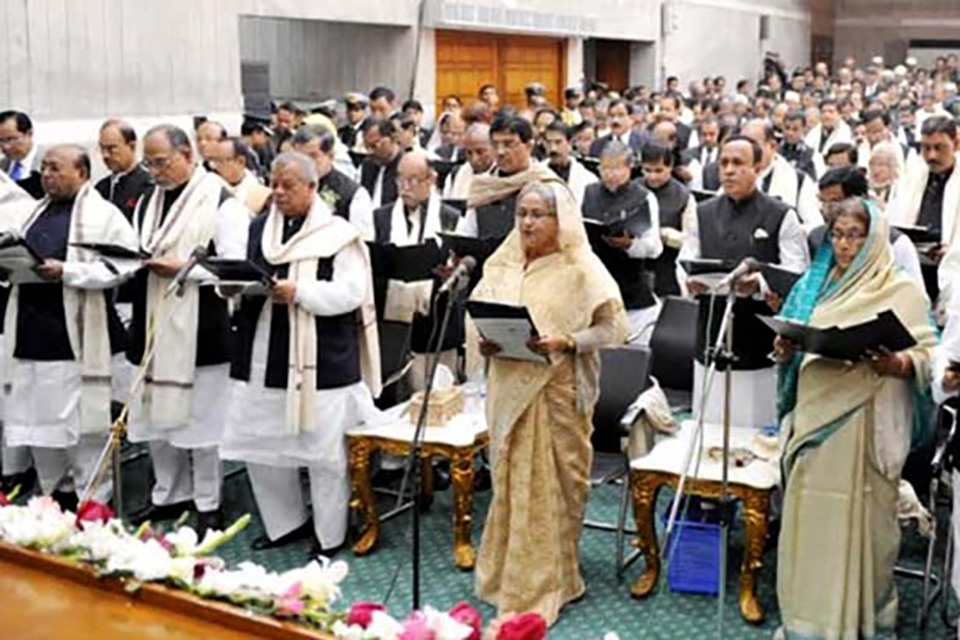 শপথ নিলেন নবনির্বাচিত সংসদ সদস্যরা