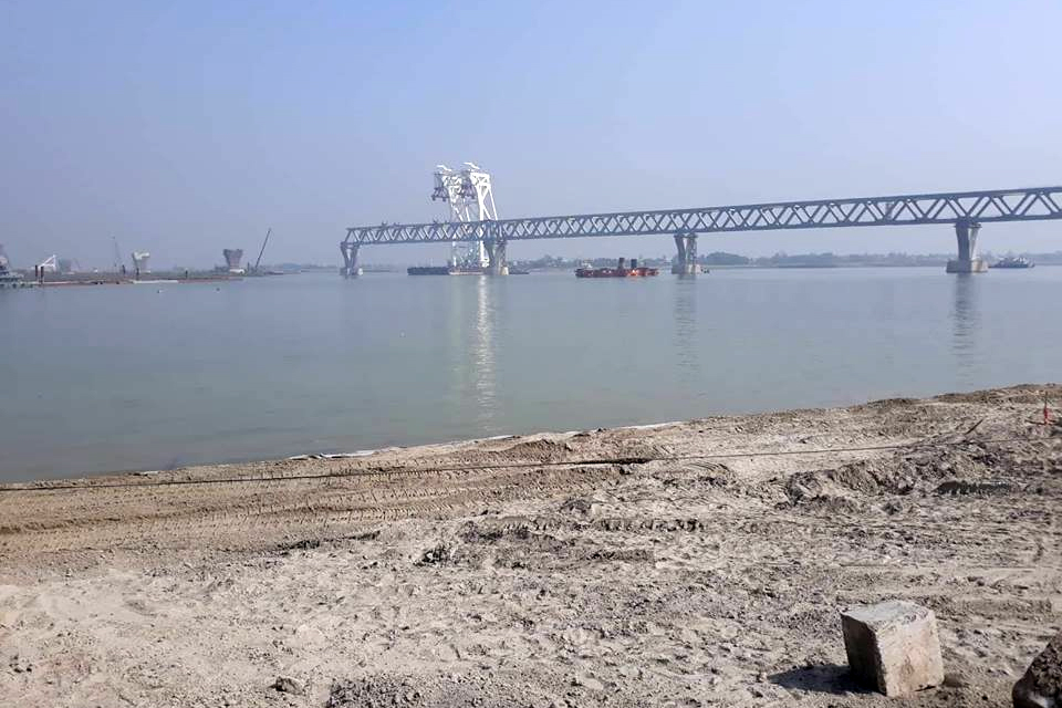 বসল ১১তম স্প্যান, দৃশ্যমান হলো পদ্মা সেতুর ১৬৫০ মিটার