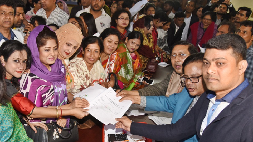 সংরক্ষিত আসনে আ’লীগের ফরম কিনলেন যেসব তারকা