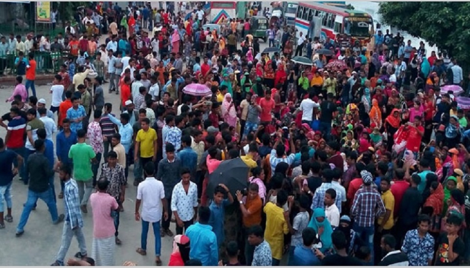 পোশাক শ্রমিকদের সঙ্গে বাণিজ্য-শ্রমমন্ত্রীর জরুরি বৈঠক বিকালে