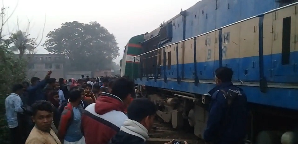 ঝিনাইদহে সুন্দরবন এক্সপ্রেস লাইনচ্যুত