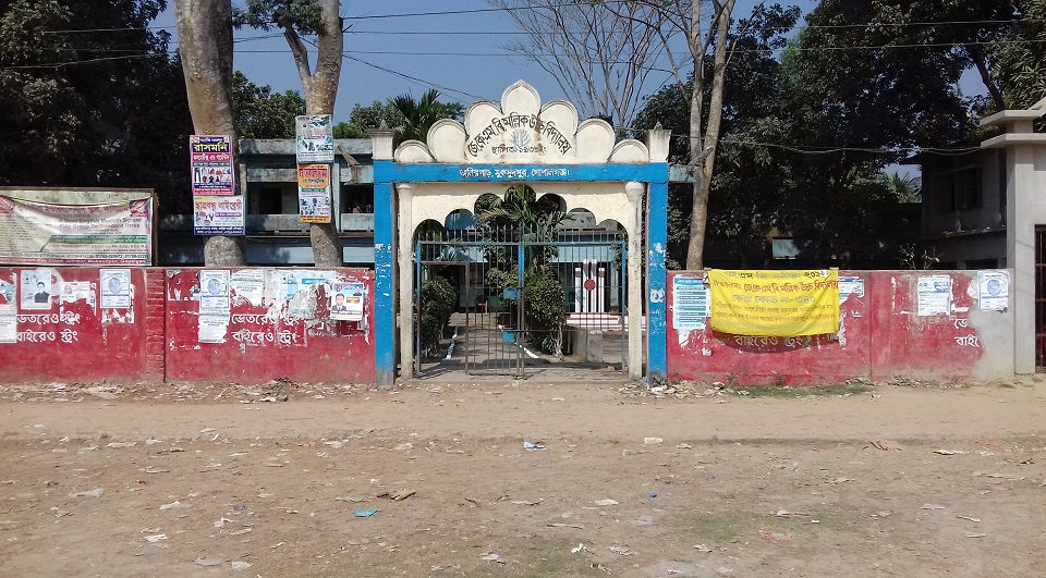 মুকসুদপুরে ৫১ এসএসসি পরীক্ষার্থী রাতে পরীক্ষা দিচ্ছে