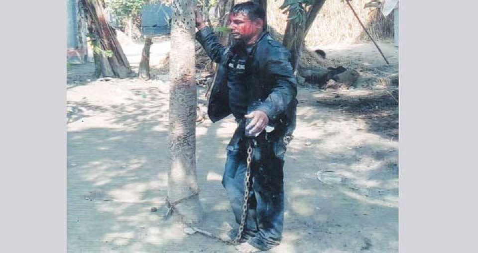 জমি নিয়ে বিরোধ: ছেলেকে গাছের সঙ্গে বেঁধে কোপালেন বাবা