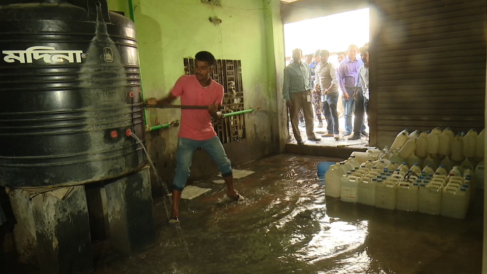 দূষিত পানি জারে করে বিক্রি বন্ধে বিএসটিআই’র অভিযান
