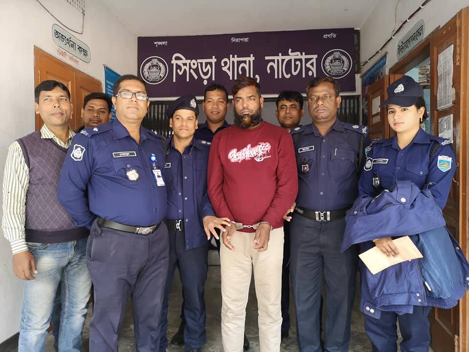 নাটোরে হত্যা মামলাসহ ১০ মামলার পলাতক আসামি ককটেল ও হেরোইনসহ গ্রেফতার