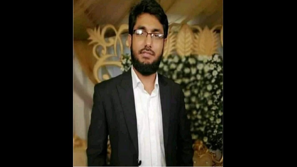 চকবাজার অগ্নিকাণ্ডে নিহত ডা. আশরাফুল হকের বাড়িতে শোকের মাতম