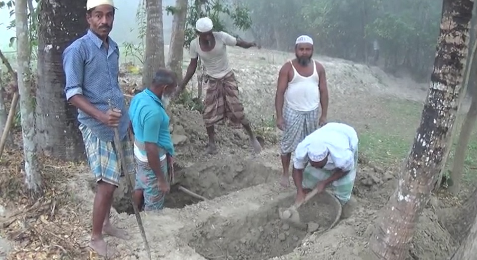 নোয়াখালীতে শোকের মাতম, ৬ জনের দাফন সম্পন্ন