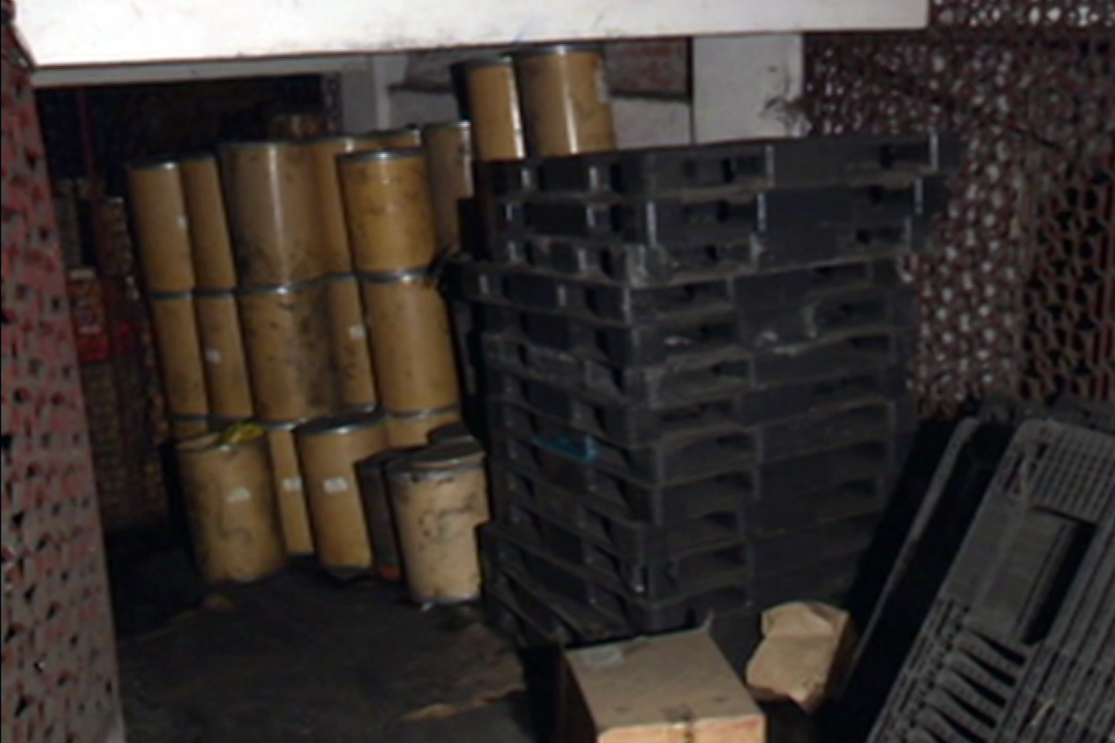 চকবাজারে আগুনে পোড়া ভবনের নীচে বিপুল পরিমান কেমিক্যালের সন্ধান