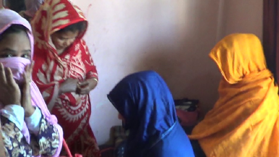 আবাসিক হোটেলে অভিযান: ৩১ জন আটক