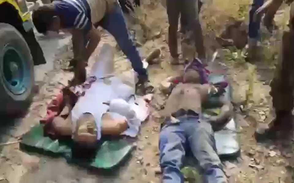 সাজেক যাবার পথে মাইক্রোবাস খাদে, আহত ৮