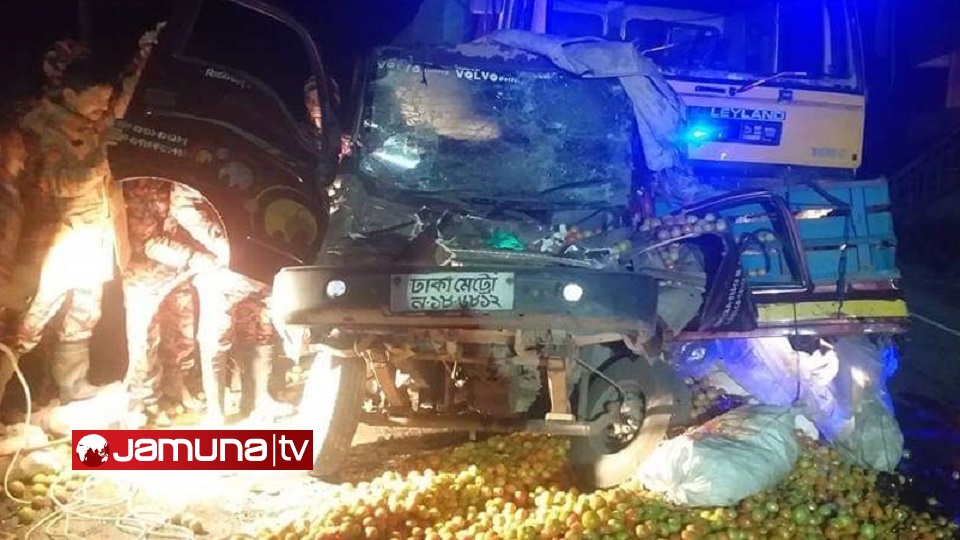গাইবান্ধায় ট্রাক চাপায় পিকআপ চালক নিহত