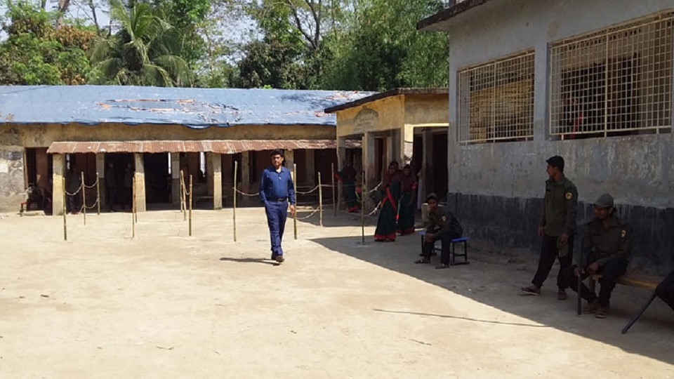 আড়াই ঘণ্টায় ২৭ ভোট!