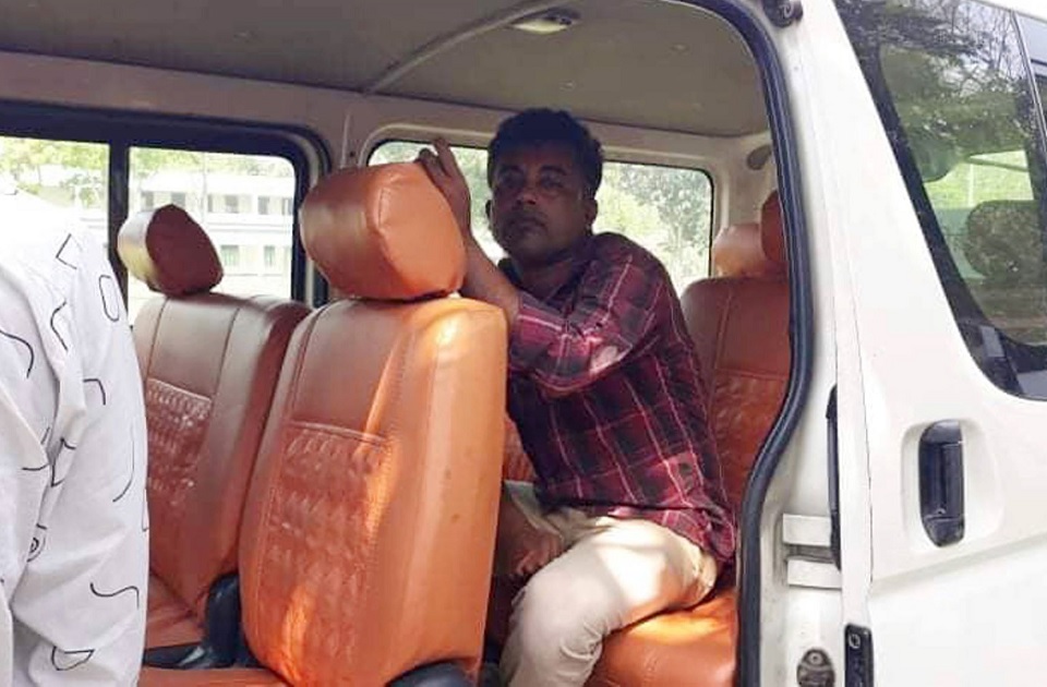 শিবপুরে জাল ভোট দেয়ায় নৌকার সমর্থক আটক