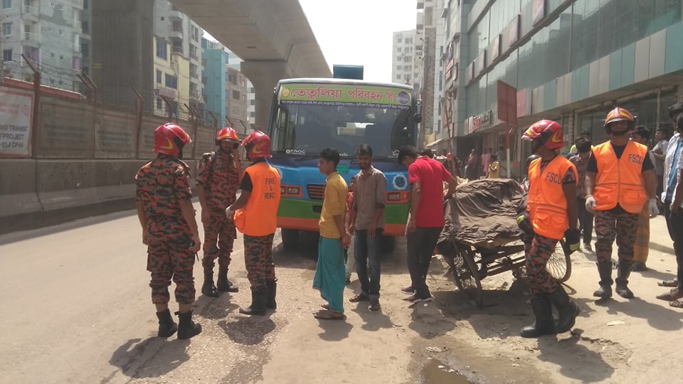 এবার মোটর সাইকেল আরোহীকে চাপা দিলো বাস