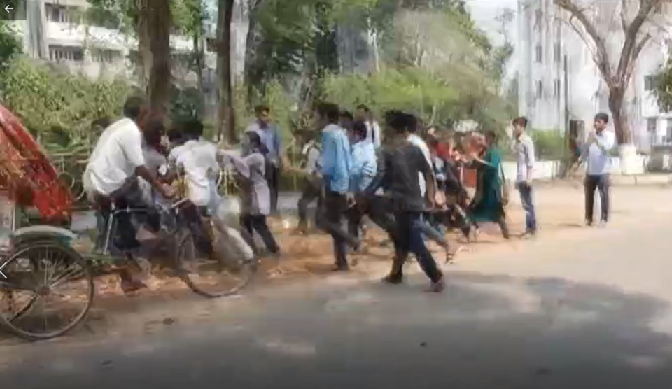 চবিতে প্রগতিশীল ছাত্রজোটের মিছিলে হামলা