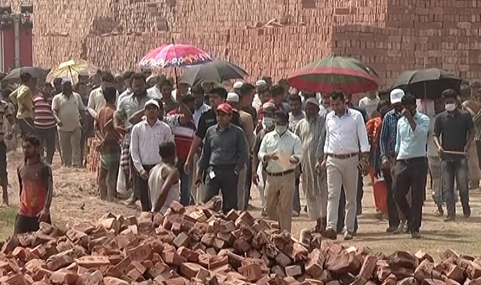 ফতুল্লায় ২৫ ইট ভাটা মালিককে জরিমানা