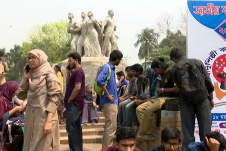 ডাকসু পুনর্নির্বাচনের দাবিতে আন্দোলনরত পাচঁটি প্যানেলের অবস্থান কর্মসূচি