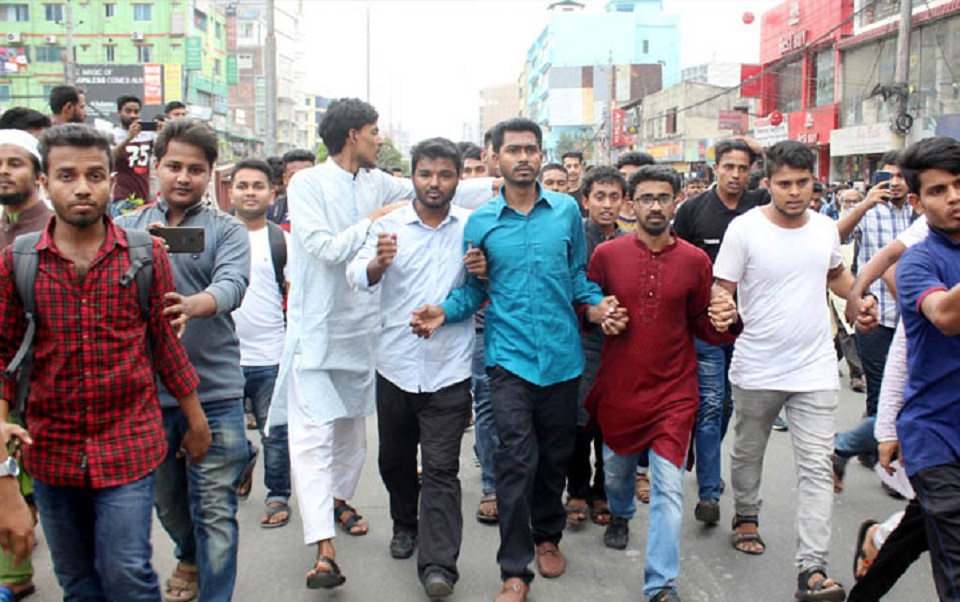 নদ্দায় আন্দোলনকারীদের সাথে ভিপি নুরের সংহতি