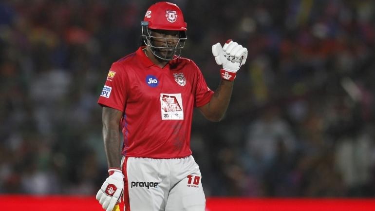 ৩০০! আইপিএলে ছক্কার রেকর্ড গড়লেন গেইল