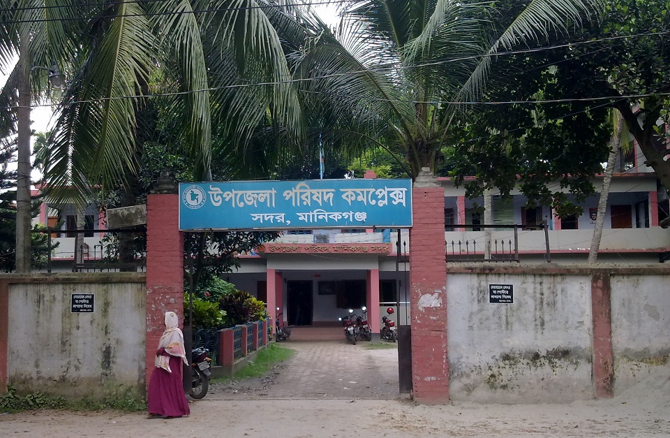 জালভোট দেয়ার সময় সহকারী প্রিজাইডিং কর্মকর্তা আটক