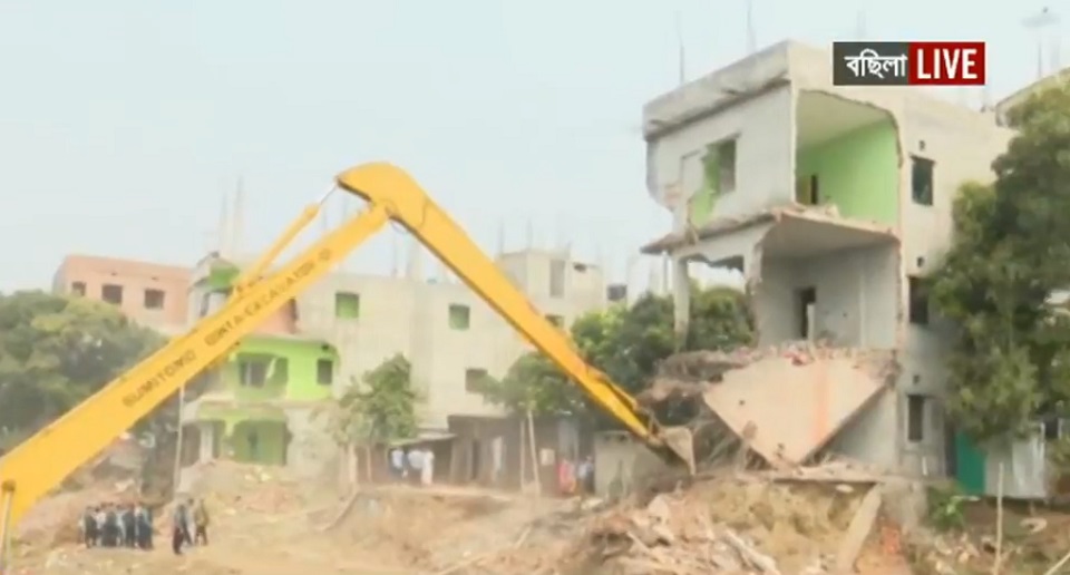 বুড়িগঙ্গা পাড়ে দ্বিতীয় দফায় বিআইডব্লিউটিএ’র উচ্ছেদ অভিযান