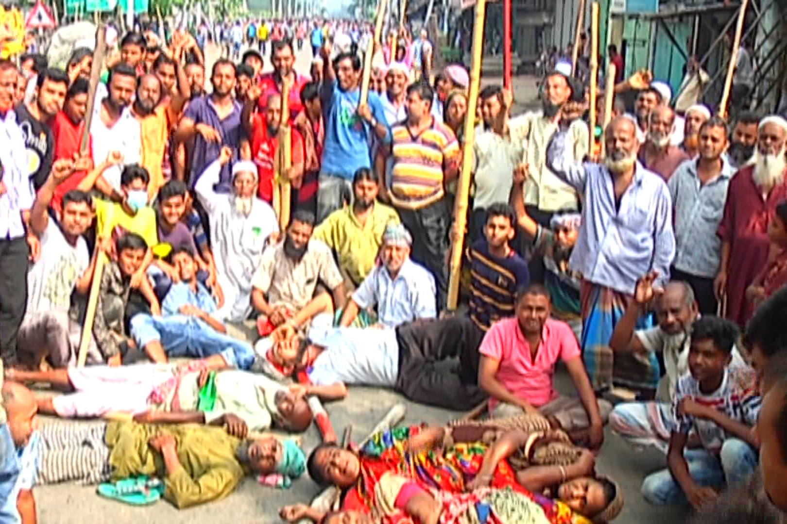 আবারও ধর্মঘটে পাটকল শ্রমিকরা, সড়ক-রেলপথ অবরোধ