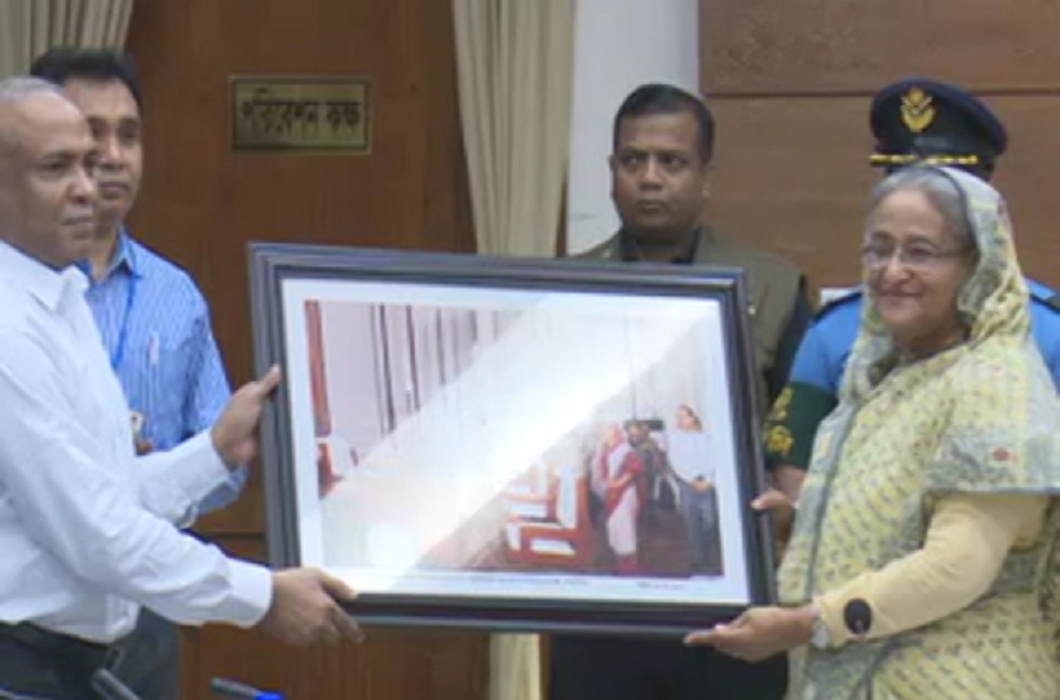 প্রতিরক্ষা মন্ত্রণালয় পরিদর্শন করলেন প্রধানমন্ত্রী