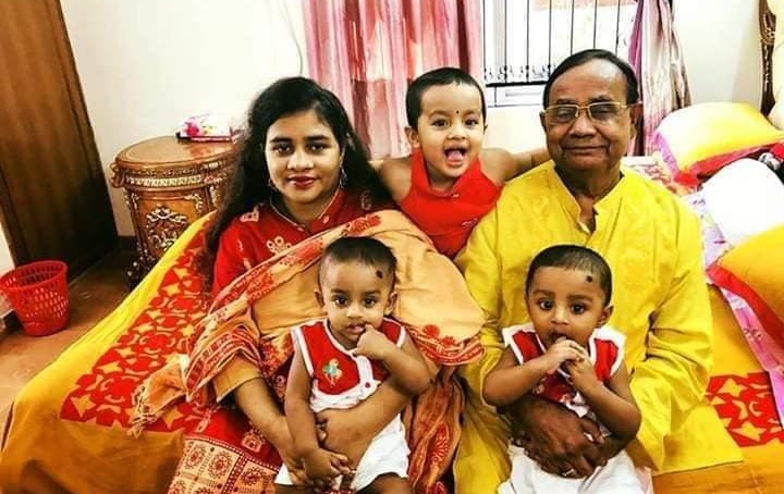 স্ত্রী ও তিন সন্তানকে সঙ্গে নিয়ে বর্ষবরণ সাবেক রেলমন্ত্রীর