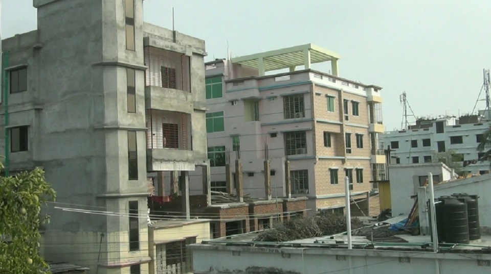 আইন ভেঙে গড়ে উঠছে বহুতল ভবন, নেই অগ্নিনির্বাপক ব্যবস্থা