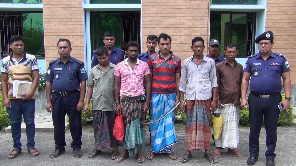 নাটোরে সংঘবদ্ধ অটো ভ্যান চোর চক্রের ৪ সদস্য গ্রেফতার