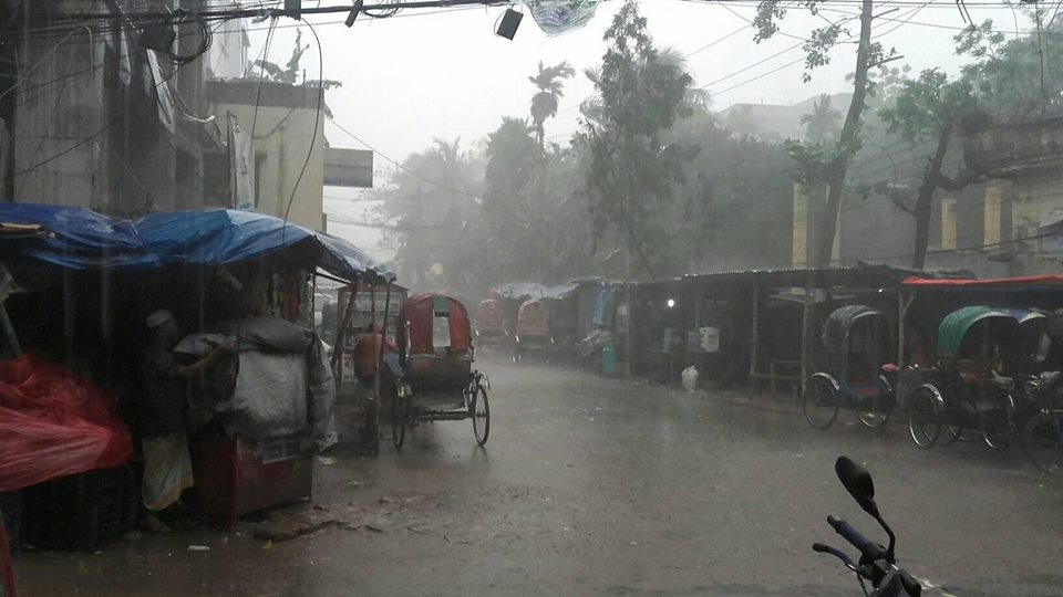 ফণির প্রভাবে রাজধানীসহ বিভিন্ন স্থানে বৃষ্টি