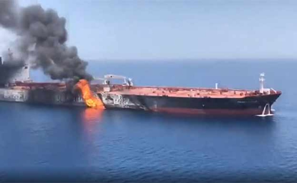 তেল ট্যাংকারে হামলার জন্য আবারো ইরানকে দায়ী করলেন ট্রাম্প