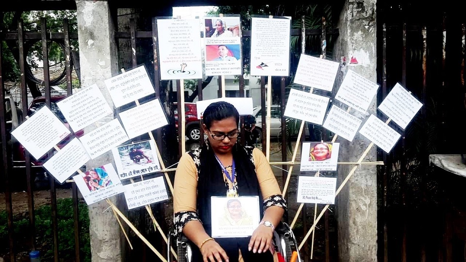 প্রধানমন্ত্রীর আশ্বাসে অনশন ভাঙ্গলেন প্রতিবন্ধী চাঁদের কণা