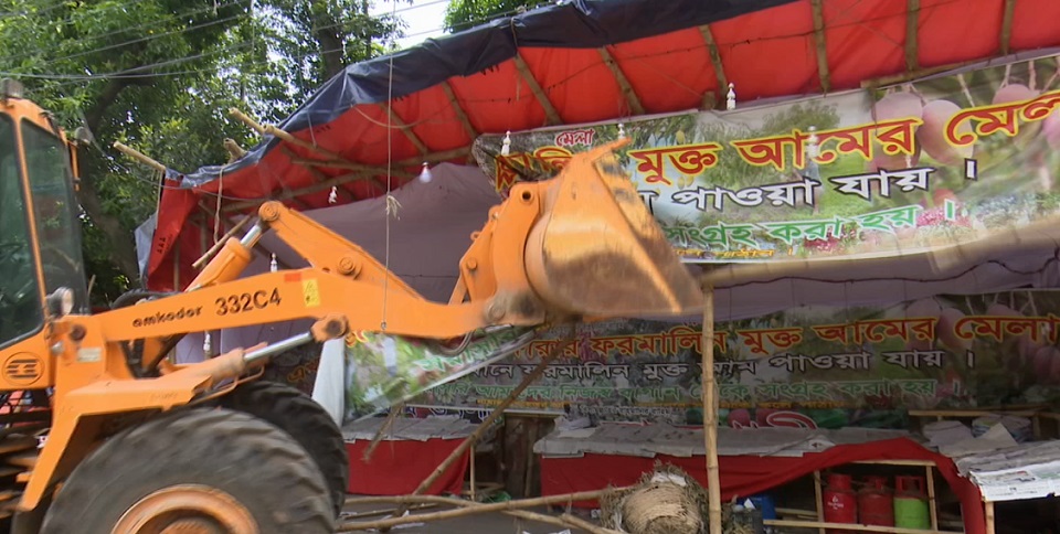 ফুটপাত দখলমুক্ত করতে কলাবাগান ও ধানমন্ডিতে অভিযান