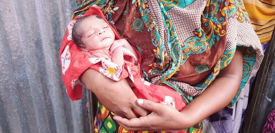 আরিচা ঘাটের পাগলিটা মা হলেন!