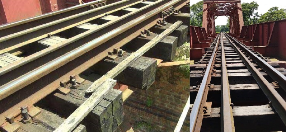 নেত্রকোণায় ঝুঁকিপূর্ণ সেতু দিয়ে চলছে ট্রেন