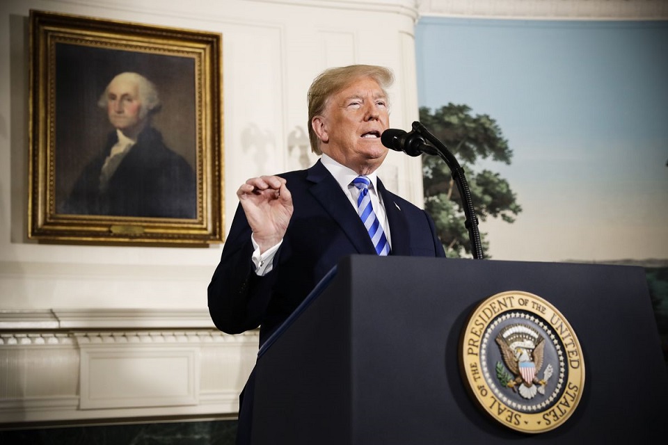 আবারও ইরানের ওপর কঠোর নিষেধাজ্ঞা আনছে যুক্তরাষ্ট্র