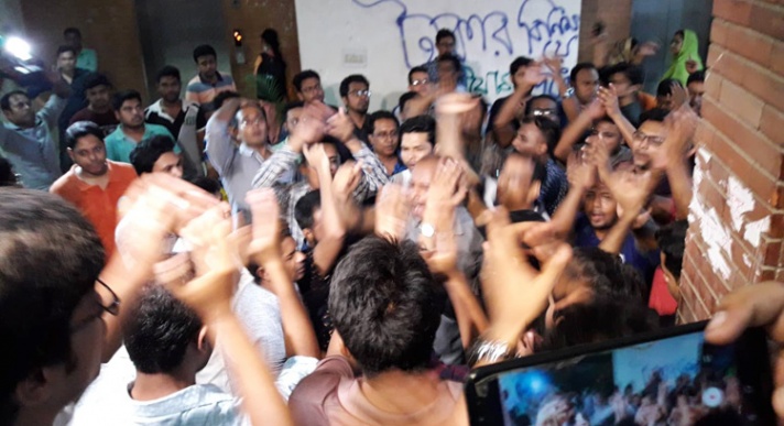 নিয়োগে দুর্নীতির অভিযোগ, বিক্ষোভের পর প্রক্রিয়া স্থগিত করলো বিএসএমএমইউ