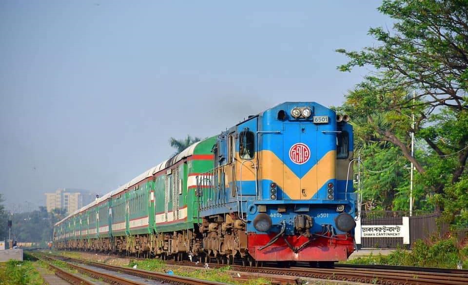 পর্যাপ্ত নিরাপত্তা নেই ঢাকা-রাজশাহী রুটের আন্তঃনগর ট্রেনে