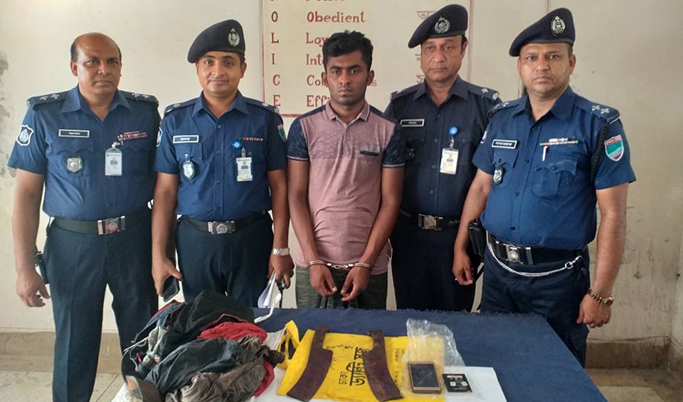 স্ত্রীর সাথে পরকীয়া, মুয়াজ্জিনকে কুপিয়ে হত্যা