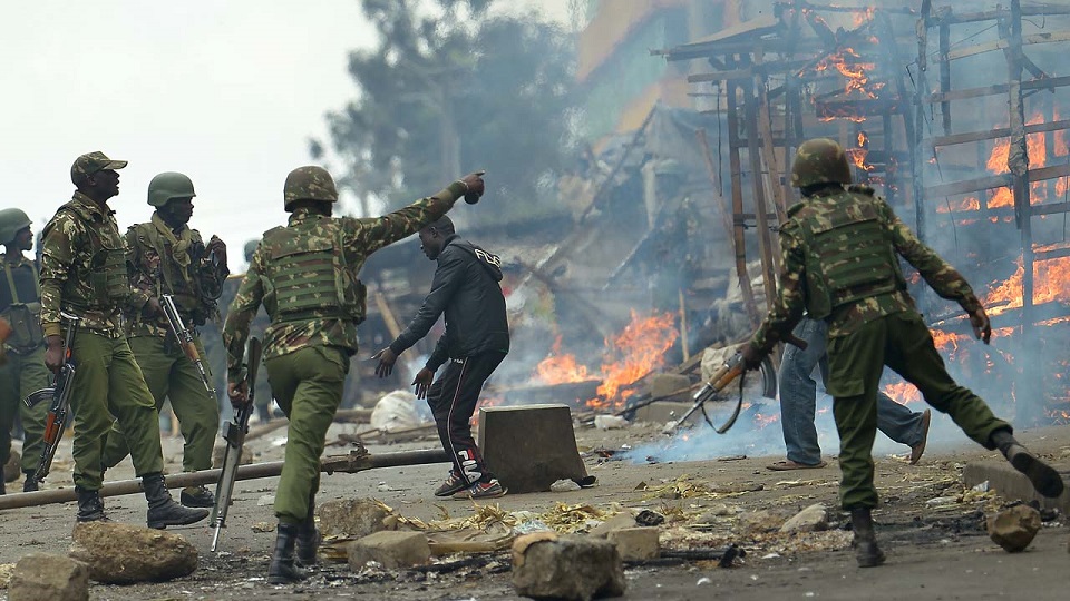 কেনিয়ায় বোমা হামলায় ১০ পুলিশ সদস্য নিহত