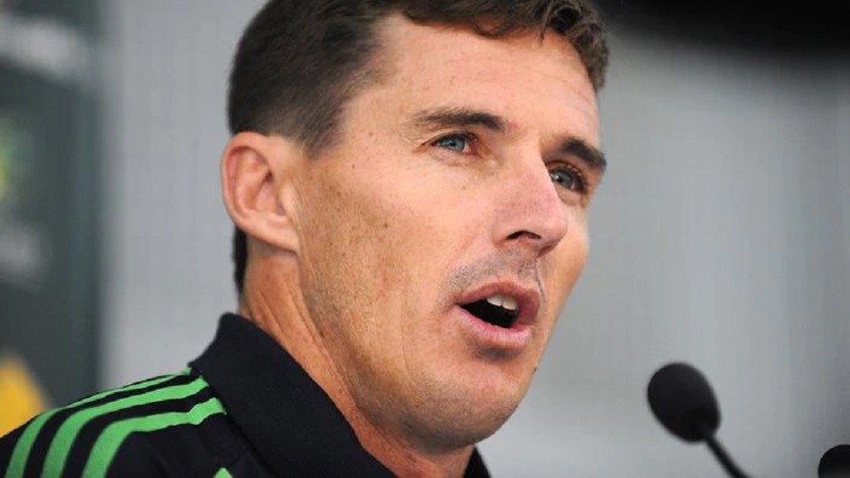 মাশরাফিকে কটাক্ষ করে ব্রাড হগের টুইট